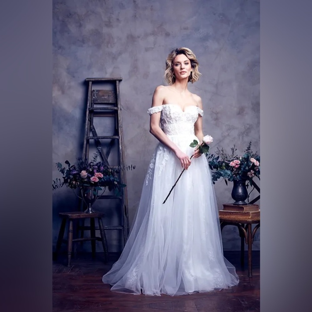 Cassidy Sara - D203 - Ivory - Sample Sale